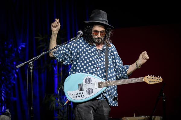 MIKE CAMPBELL WITH BOBO_PHOTO-EJ-HERMITT