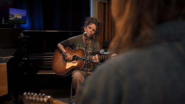 LINDA PERRY WIDE AT THE SOCAL SOUND